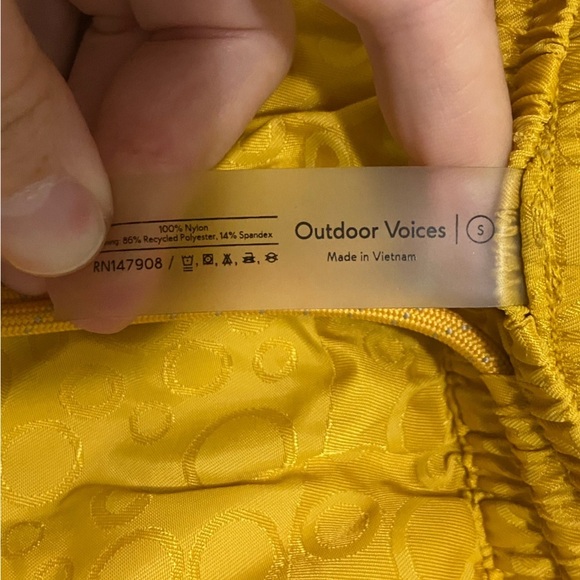 Outdoor Voices GeoShine 2.5 Goldfinch Yellow Athletic Shorts Pockets Women’s S - Picture 5 of 5
